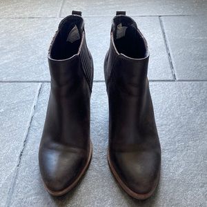 Ugg leather chelsea boot